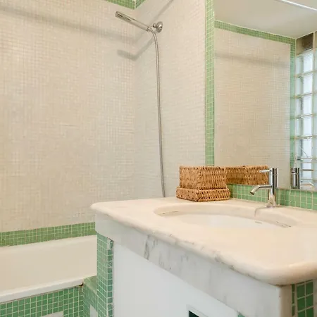 Central Cool Studio For 3 In Famous Bairro Alto Apartman
