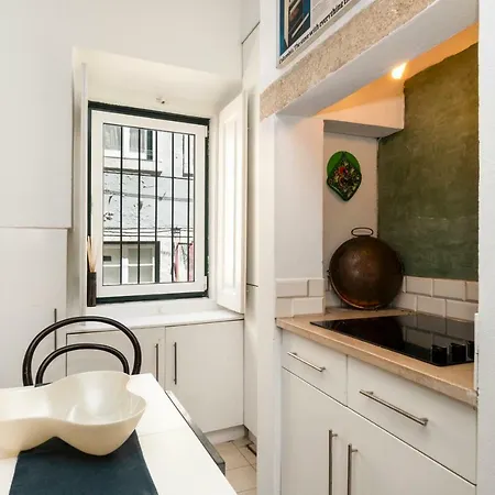 Apartman Central Cool Studio For 3 In Famous Bairro Alto Lisboa