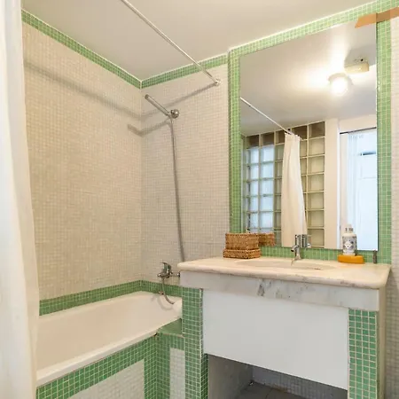Central Cool Studio For 3 In Famous Bairro Alto *