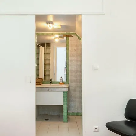 Central Cool Studio For 3 In Famous Bairro Alto Lisboa