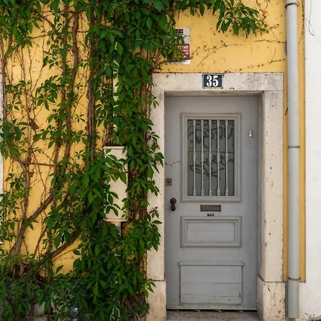 Central Cool Studio For 3 In Famous Bairro Alto Apartman *
